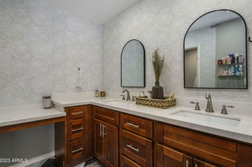 6822 43rd Pl, Phoenix AZ  85042-5218 exterior