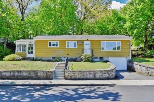 15 Kenneth St, Lawrence, MA 01843-2717