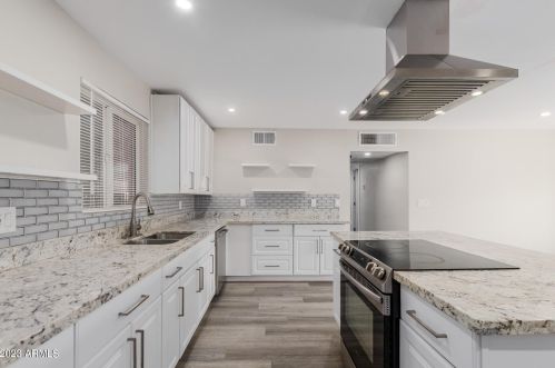 7332 17 Ave, Phoenix AZ 85085-6300 exterior