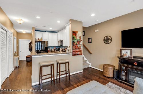 31 Jake Dr, Tinton Falls NJ  07712-7533 exterior