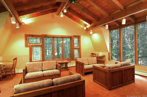 2080 Undermountain Rd, Sheffield MA 01257-9639 exterior