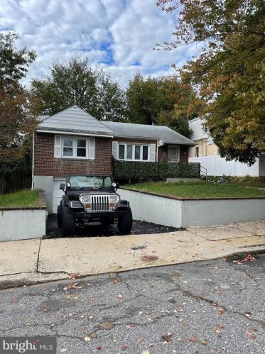 2134 Borbeck Ave, Philadelphia, PA 19152-3725