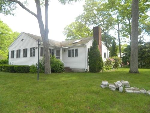 19 Elmwood St, Wareham, MA 02571-2352