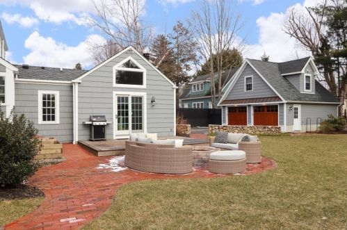 64 Fair Oaks Park, Needham MA 02492-3104 exterior