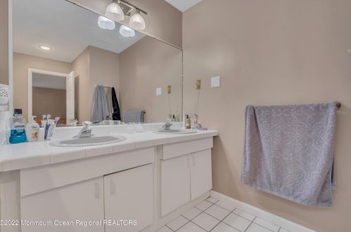 6 Pitney Ln, Jackson Twp NJ 08527-2933 exterior