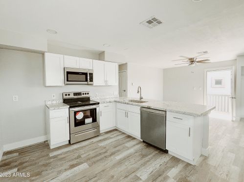 2221 27th St, Phoenix AZ 85008-4924 exterior