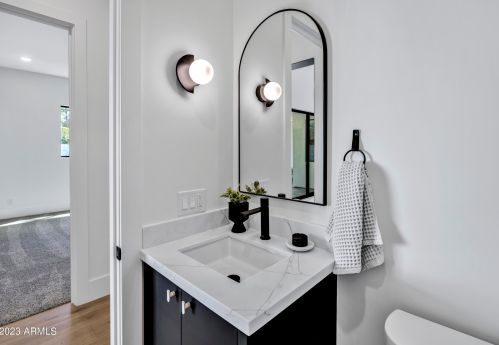 2053 37 Pl, Phoenix AZ 85050-8309 exterior