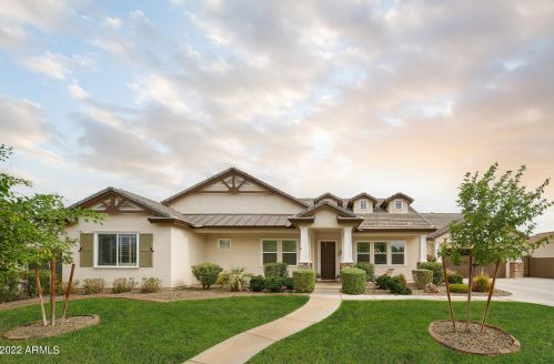 2811 Constance Way, Phoenix, AZ 85042-7126