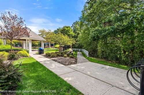 9 Fernwood Dr, Tinton Falls NJ 07712-8713 exterior