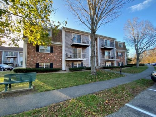 13 Chapel Hill Dr, Plymouth MA 02360-6037 exterior