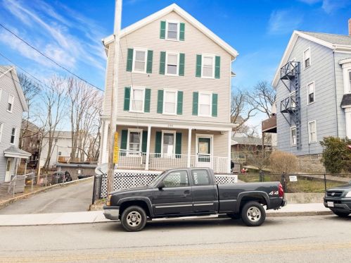 296 Hamlet St, Fall River MA 02724-3340 exterior