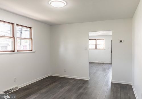 449 Broad St, West Deptford NJ 08096-1055 exterior