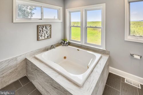 1525 Bay Dr, Shady Side MD exterior