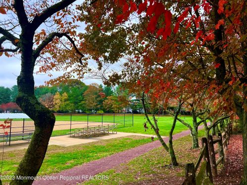 208 Winding Way, Little Silver NJ 07739-1763 exterior