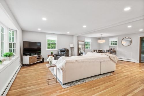 18 Pennacook St, Norfolk MA  02056-1117 exterior