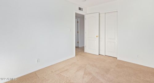 3222 Clinton St, Phoenix AZ 85028-3023 exterior