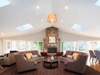 623 Arboretum Way, Burlington MA  01803-3832 exterior