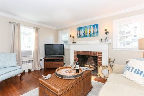 60 Mingo St, Milton, MA 02186-3629