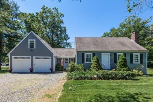 390 Grv St, Hingham MA  02061-1511 exterior