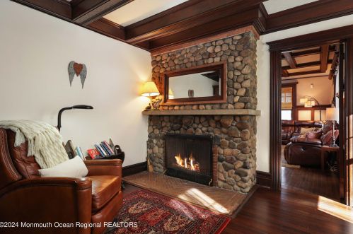 215 Silverside Ave, Little Silver NJ 07739-1713 exterior