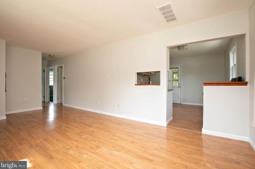 121 Hannold Blvd, West Deptford NJ 08096-1815 exterior