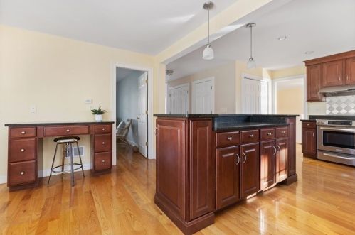 14 Wompatuck Rd, Hingham MA 02043-1100 exterior