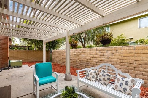 6 Palamedes, Irvine CA 92604-1930 exterior