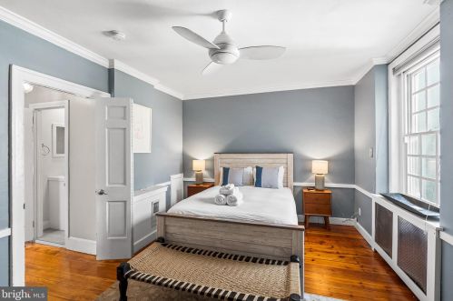 337 6th St, Philadelphia PA  19106-4138 exterior