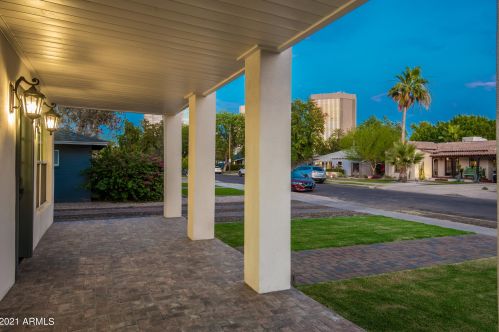 70 Edgemont Ave, Phoenix AZ 85035-2212 exterior