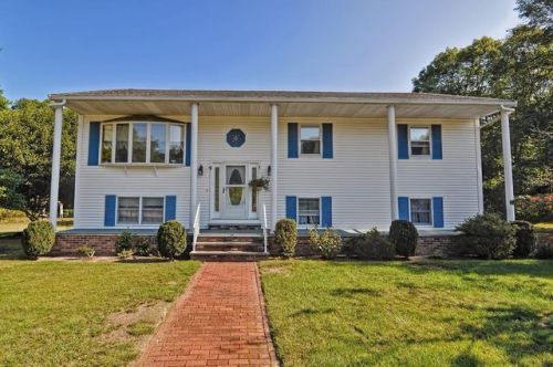 168 Paul Revere Ter, Taunton MA  02780-3812 exterior
