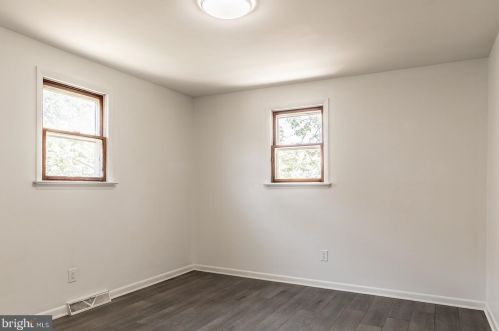 449 Broad St, West Deptford NJ 08096-1055 exterior