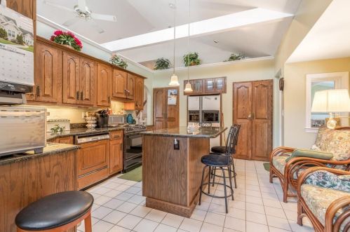 6 Amanola Ave, Worcester MA 01604 exterior