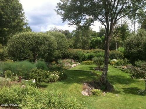 386 Oblong Rd, Williamstown MA 01267-3039 exterior