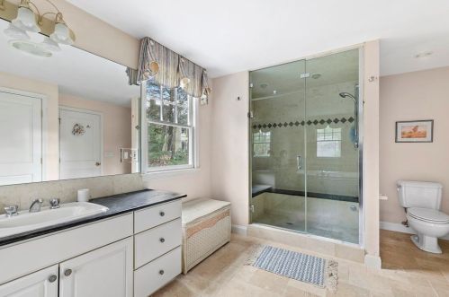 59 Crestview Rd, Milton MA 02186-3648 exterior