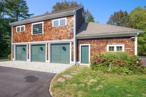 10 Summer St, Hingham MA 02043-2219 exterior