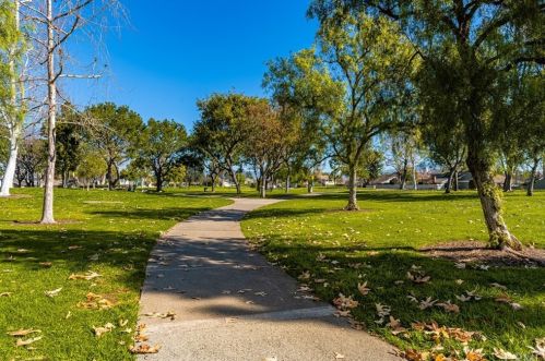 4042 Glenwood St, Irvine CA 92604-2223 exterior