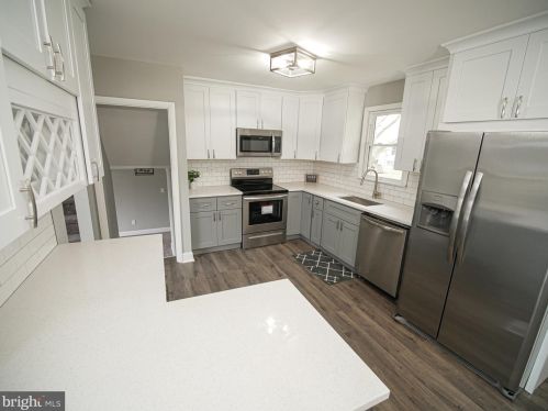 145 Crown Point Rd, West Deptford NJ  08093-1131 exterior