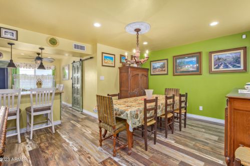 4210 Country Gables Dr, Phoenix AZ 85053-4528 exterior