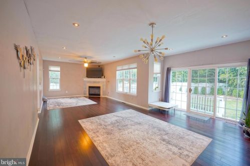 128 Betsy Ross Way, West Deptford NJ 08096-6872 exterior