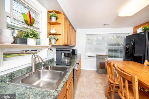 6605 Windsor Ct, Columbia MD 21044-4102 exterior