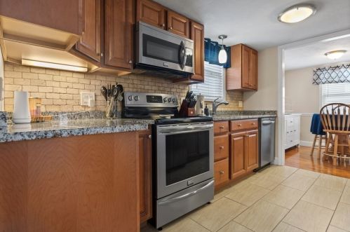 6 Cushing Dr, Plymouth MA 02360-1148 exterior