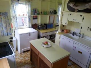 89 Naushon Ave, Dartmouth MA  02748-1320 exterior