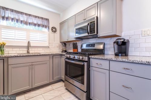 166 Frd Ave, West Deptford NJ 08096-5034 exterior