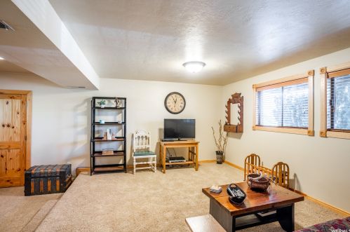 11551 Hidden Vly Blvd, Sandy UT 84092-5638 exterior