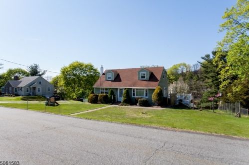 215 Hillcrest Dr, Milford, NJ 08848-1002
