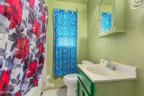 1039 27 Dr, Phoenix AZ 85045-2209 exterior