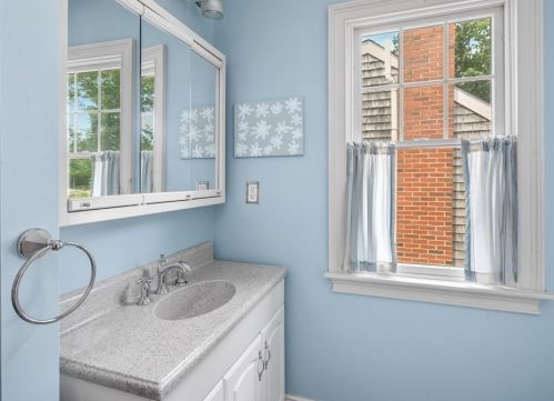 6 Chestnut Rd, Hingham MA 02043-1415 exterior