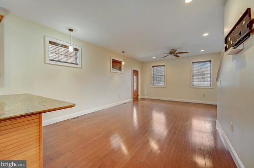 985 6th St, Philadelphia PA  19123-1405 exterior