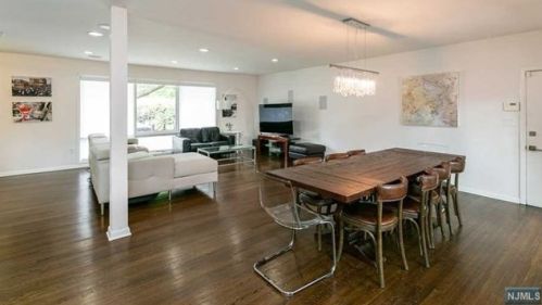 2 Monument Pl, Cresskill NJ  07626-1334 exterior