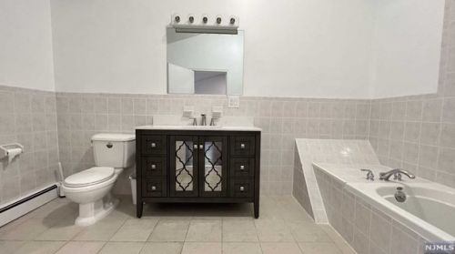 385 Stonetown Rd, Skyline Lakes NJ  07456-1308 exterior